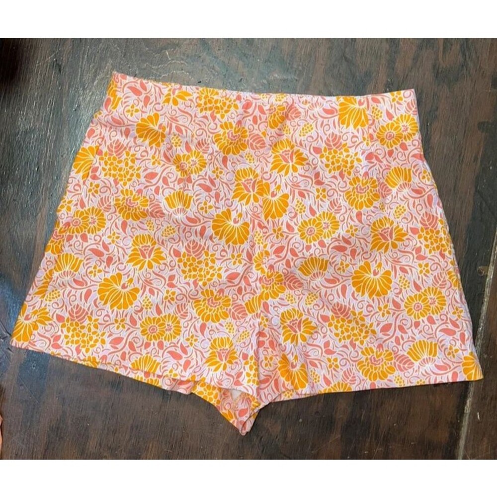 NWT Zara Retro Print Shorts Size Medium
